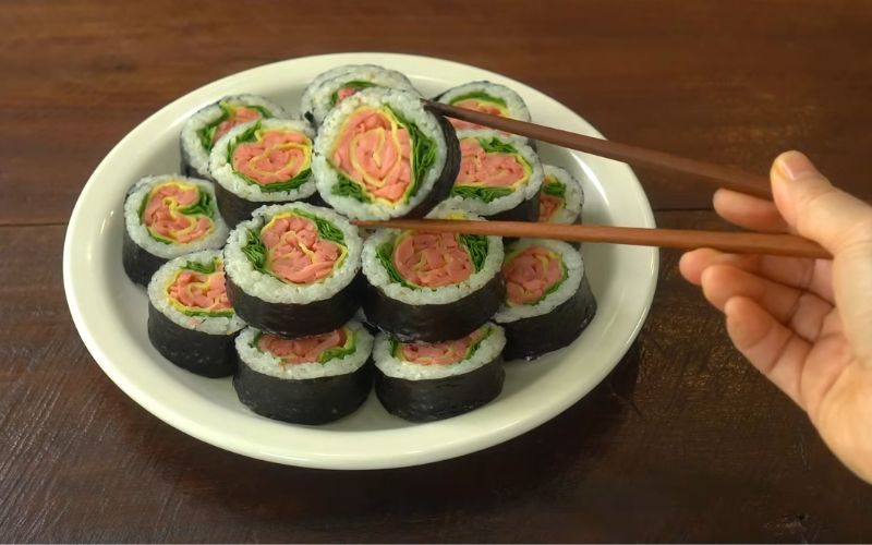 Cách làm kimbap hoa hồng